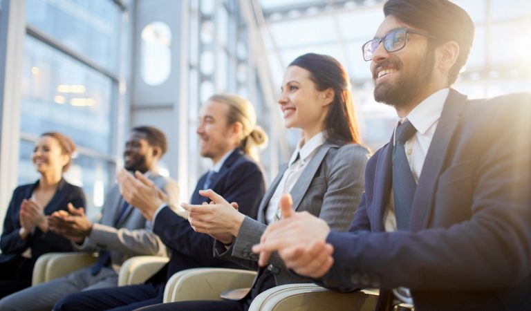 L’importance d’une bonne salle de conférence pour vos événements d’entreprise